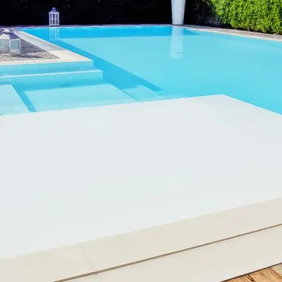 Piscine con Telo Bianco